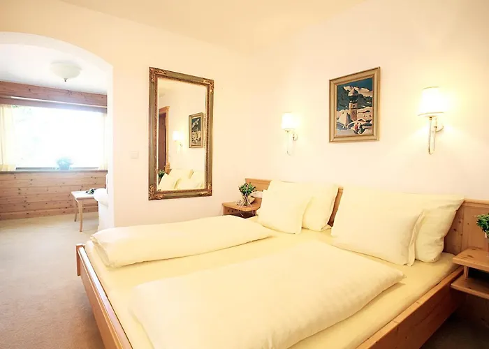 Rosis Sonnbergstuben Hotel 4*